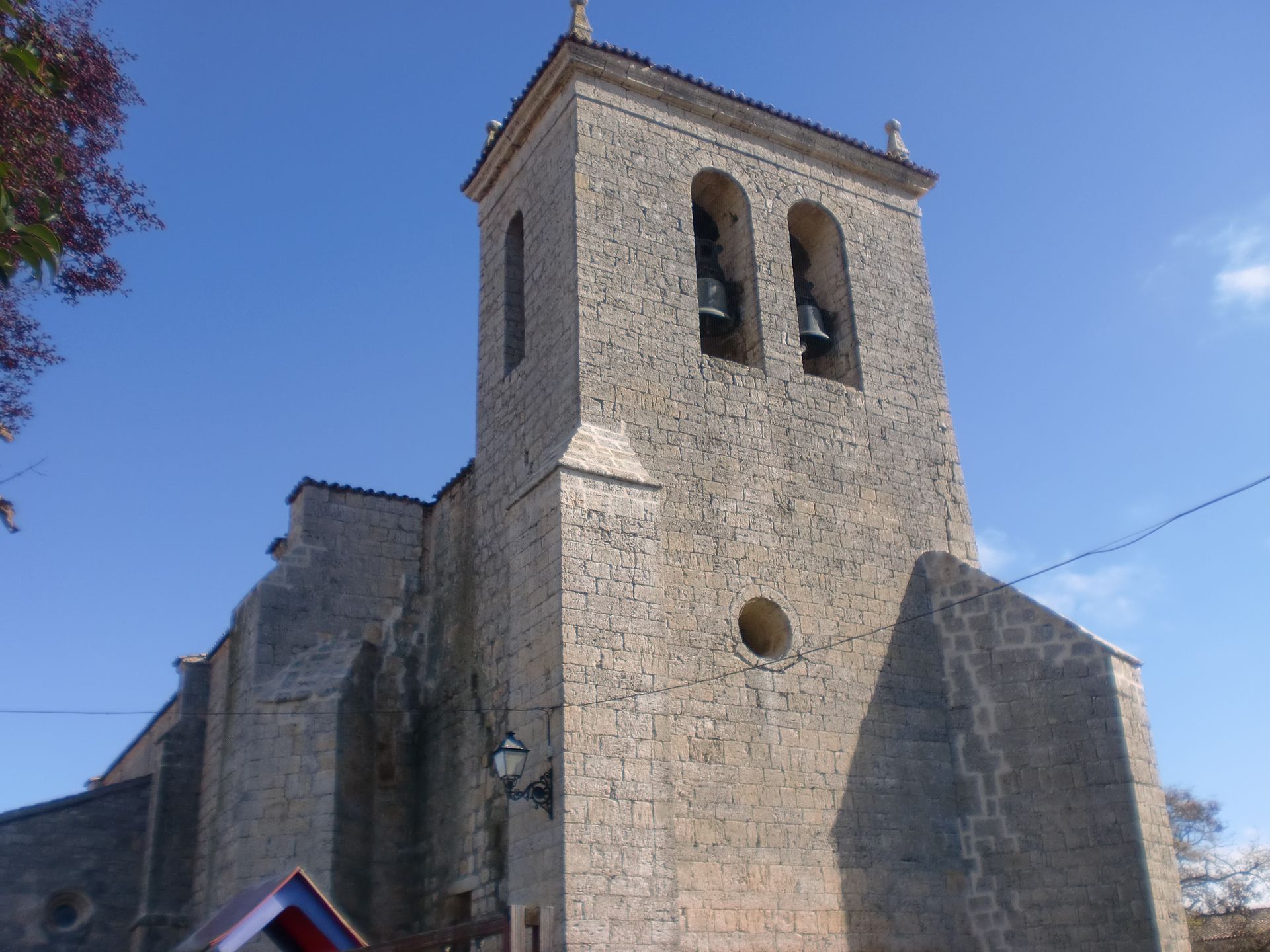 Iglesia románica de San Miguel Arcángel